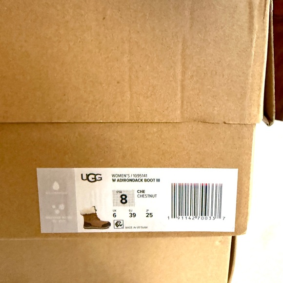 New UGG Adirondack III Chestnut and Black Winter Lined Boots NIB - Picture 7 of 12